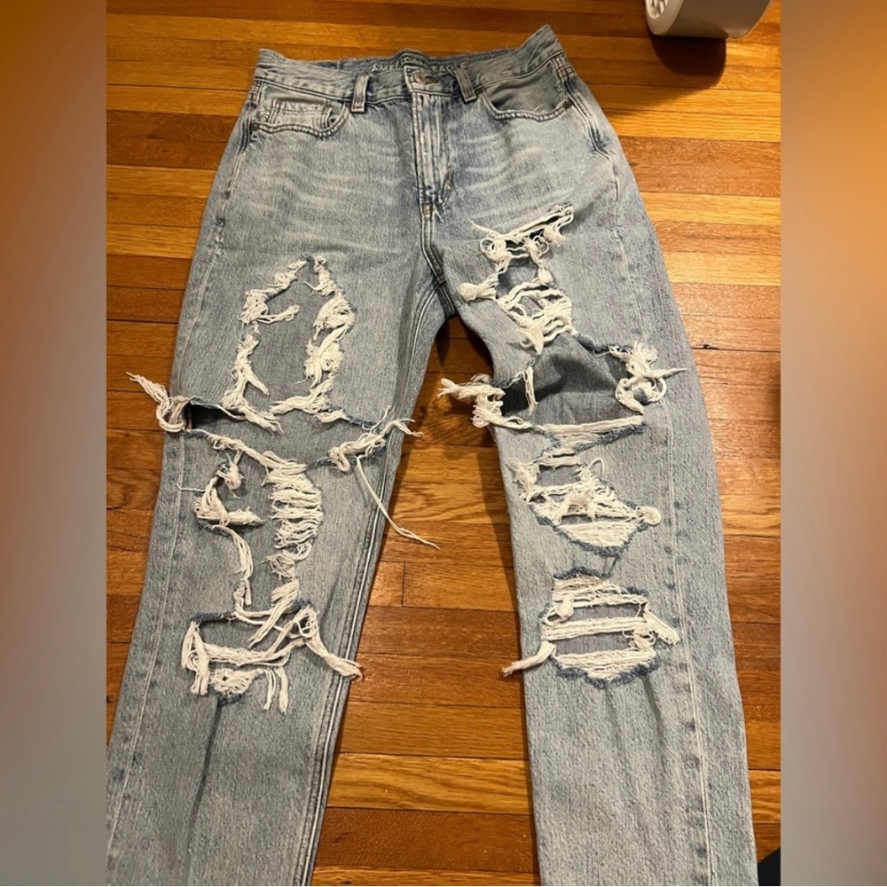 American eagle light wash mom jeans